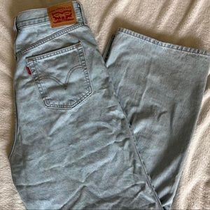 Levi’s high waisted straight leg jeans 🤍